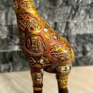 A pair of giraffe small statues.